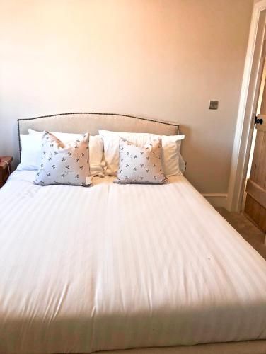 Lavender Lodge, brand new with hot tub hire