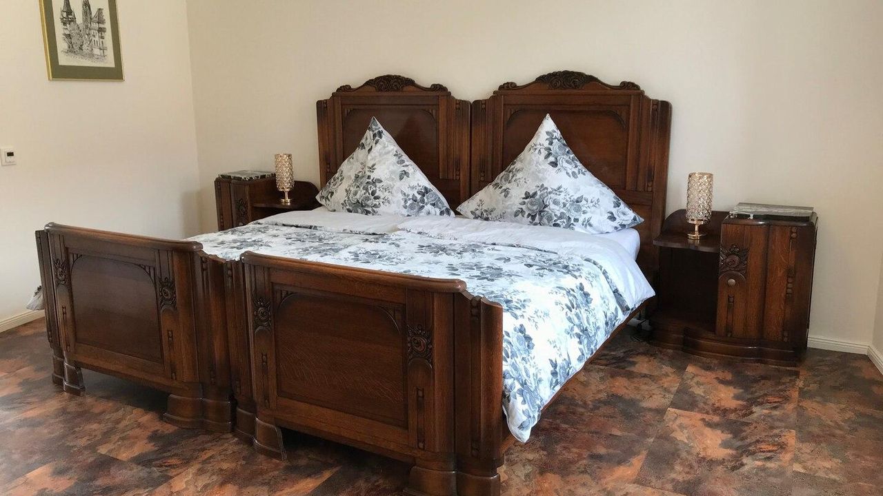 One Bedroom Apartment Handel in Baroque residence