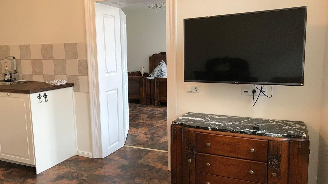 One Bedroom Apartment Handel in Baroque residence