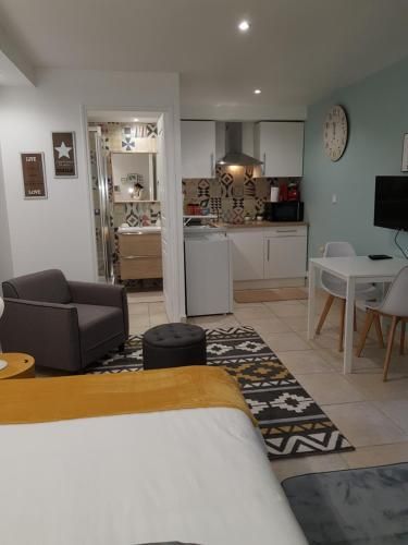 studio proche Paris et la defense 10min - non-fumeur