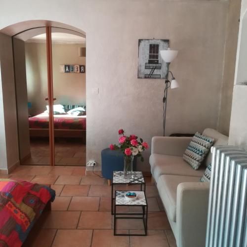 3 Studios independants dans villa terrasse jardin piscine