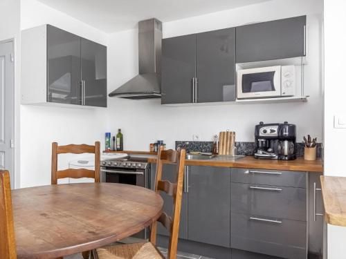 Simplistic Apartment in Saint Chamond near Shopping Street