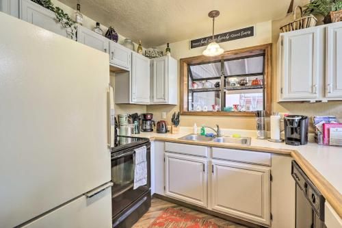 Cabin with Wraparound Porch - 20 Mins from Flagstaff!