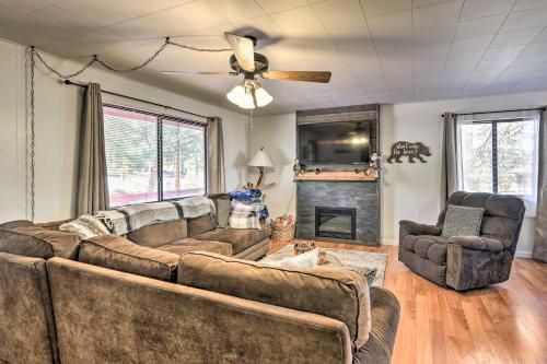 Modern Cabin in Coconino National Forest with Deck!