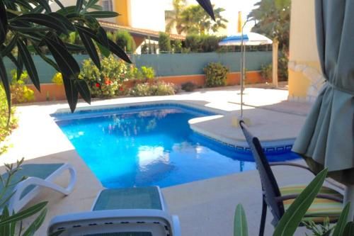 ESPECTACULAR CHALET A 60 M DE LA PLAYA DE VERA