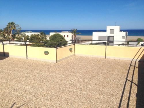 ESPECTACULAR CHALET A 60 M DE LA PLAYA DE VERA