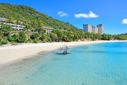 Lagoon Beachfront Lodge 006 on Hamilton Island by HamoRent