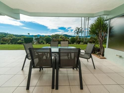 Lagoon Beachfront Lodge 005 on Hamilton Island by HamoRent