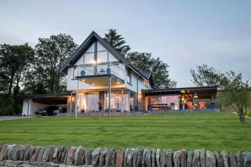 Knockderry Lodge -Private Luxury House with hot tub, sea,nature and relax