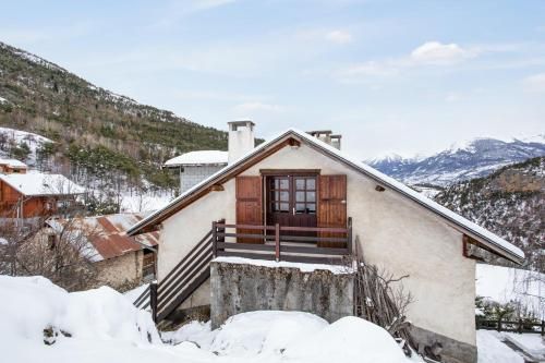 Maison de 2 chambres a Guillestre avec magnifique vue sur la montagne terrasse amenagee et WiFi a 22
