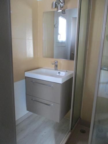 STUDIO 2 PERS PROCHE PLAGE ET COMMERCES