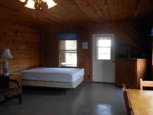 Bay Landing Camping Resort Cabin 4