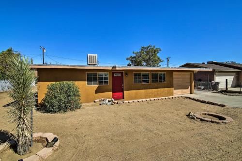 5Mi to NTL Park from Joshua Tree Home with Patio