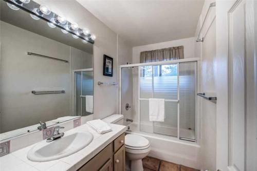 Awesome Views, 5 Bedrooms, Sleeps 10, Wet Bar, Views, Gas Fireplace