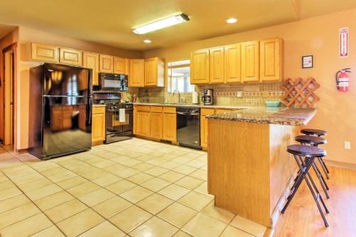 Alto Getaway with Porch 4 Mi to Ruidoso Winter Park