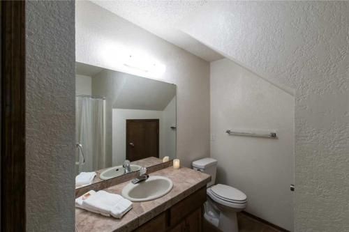 Double Shot Cabin, 2 Bedrooms, Sleeps 4, Deck, WiFi