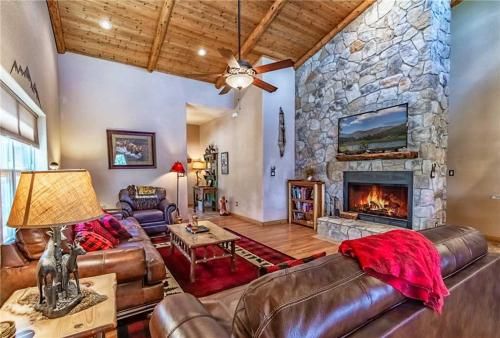 Cozy Knotty and Nice, 4 bedrooms, Game Room, Views, Sleeps 10