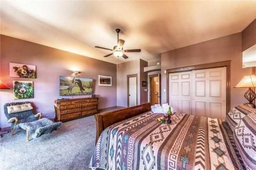 Casa Escondida, 4 BRs, Fireplace, Deck Views, Pet Friendly, Sleeps 8
