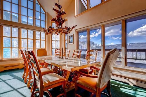 Scenic Penthouse Condo For 10, Ski In At Pines Lodge Condo