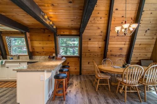 Log Cabin In Carnelian Bay