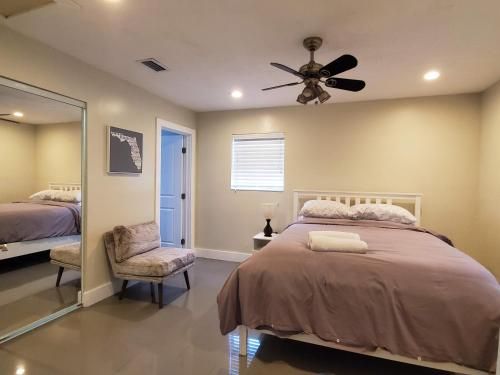 Lakefront Vacation Home - Sleeps 8