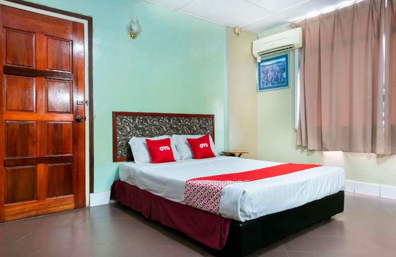 OYO 89997 Kurnia Hotel