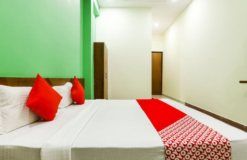 OYO 77869 Hr20 Hotel And Restaurant