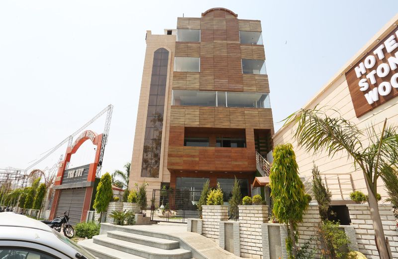 Capital O 35620 THE GOMTI RISE