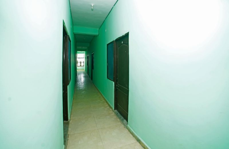 OYO Flagship 28639 Paras Guest House & Restaurant