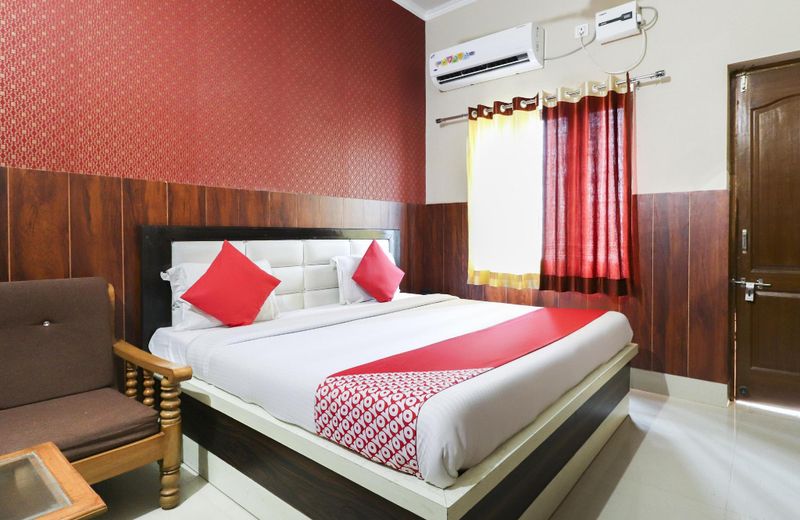 OYO 35382 Hotel Moon Light