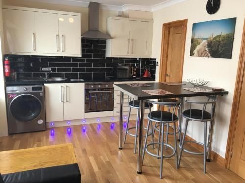 Ground floor 2 bed apartment in central location with private access to 7 miles of sandy beach (slee