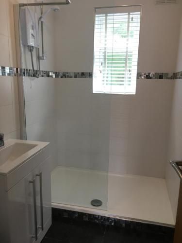 Ground floor 2 bed apartment in central location with private access to 7 miles of sandy beach (slee