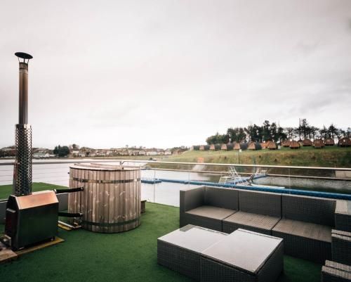Let's Go Hydro Luxury BoatHouse, Belfast