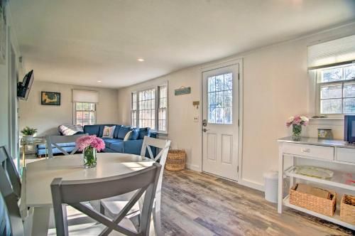 Charming Cape Cottage with Patio 4 Mi to Beach