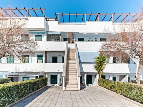 Sea-Side Apartment in Policastro Bussentino with Pool