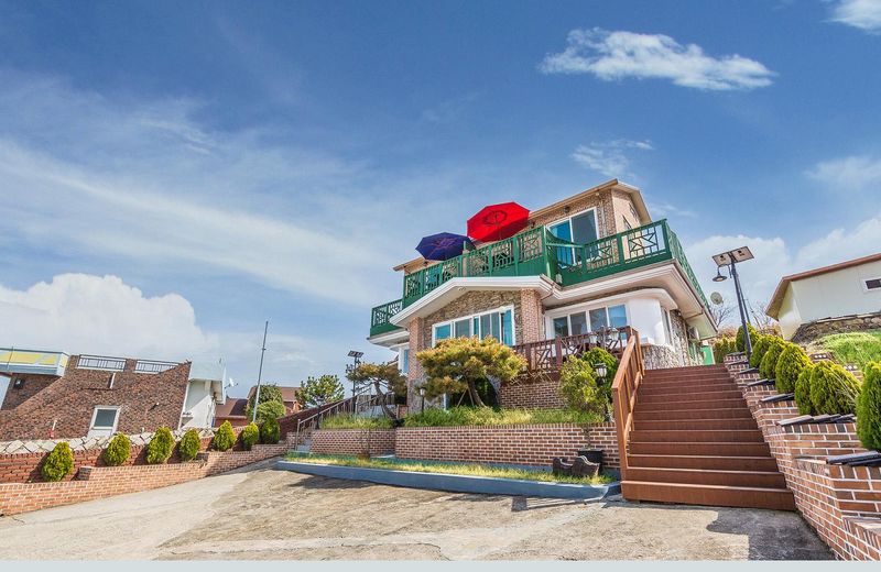 Namhae Haetunun Punggyeong Pension