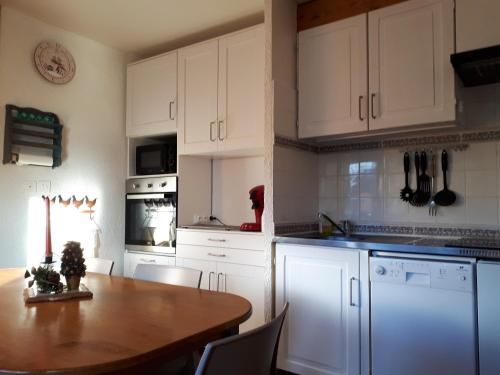 Apartment with one bedroom in Araches la Frasse with wonderful mountain view and balcony 50 m from t