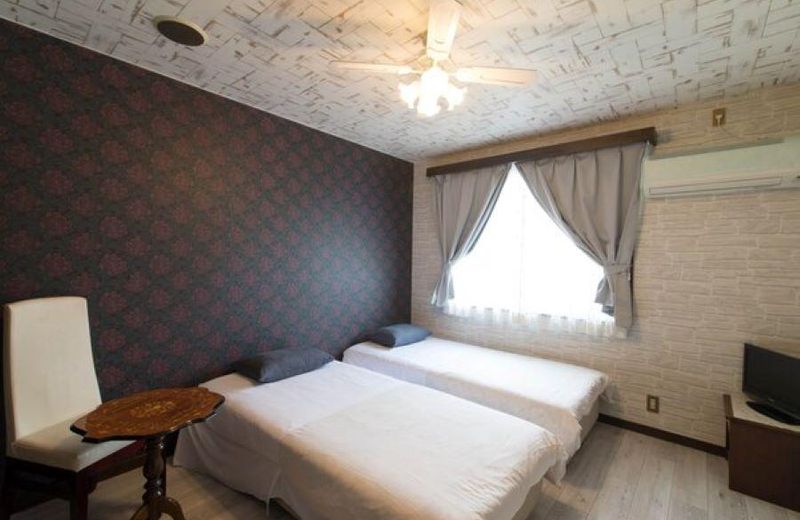 MANAZURU PENSION ALHAMBLA