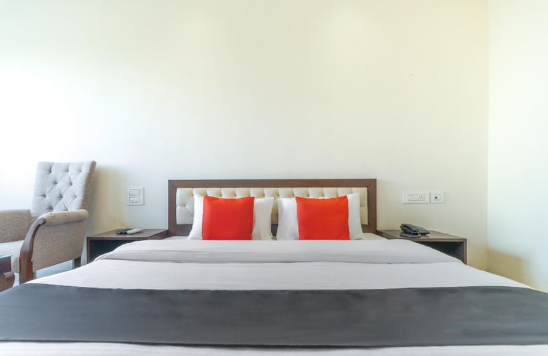 OYO 75573 Hotel Highway Inn