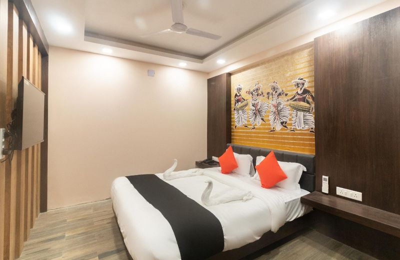 Capital O 64550 Hotel Kuber Inn