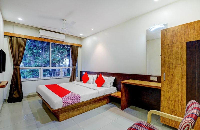 OYO 77491 Hotel Shreenath