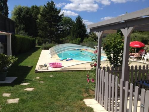 Studio a Saint Jean d'Angely avec piscine privee jardin clos et WiFi