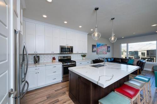 Gorgeous Decor. Discount Snowbasin Ski Tickets. Private Hot Tub