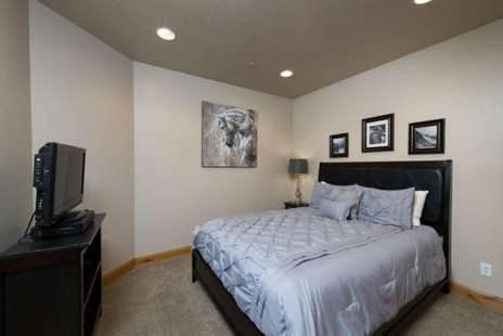 Pineview Reservoir Vacation Rental Sleeps 12 - Huntsville Lodging LS 54