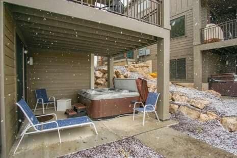 Private Hot Tub, Pickle Ball Courts, Clean, Luxury, Fire Place, Discounted Ski Tickets, Ew 24