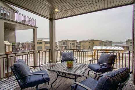 Private Hot Tub, Pickle Ball Courts, Clean, Luxury, Fire Place, Discounted Ski Tickets, Ew 24