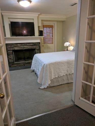 Niagara Mansion Carriage Suite