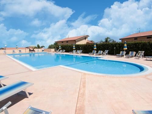 Simplistic Apartment in Marina di Mandatoriccio with Pool