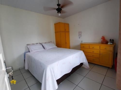 Hospedagem Familiar MC amarelo