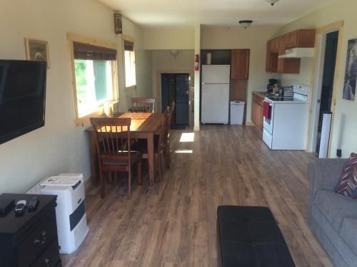 2-Bedroom Deluxe Mom-in-Law